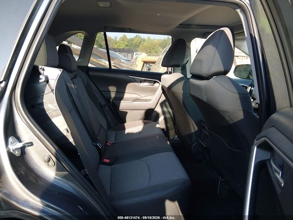 2025 TOYOTA RAV4 XLE — I8