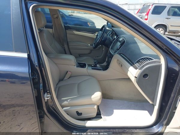 2012 CHRYSLER 300 LIMITED — I5
