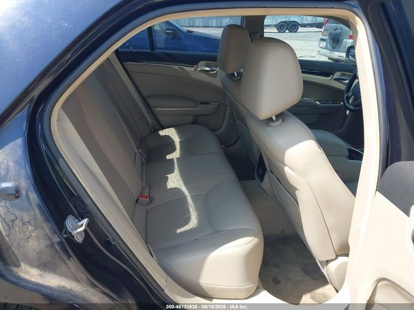 2012 CHRYSLER 300 LIMITED — I8