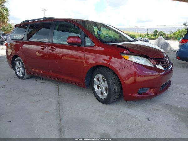 2015 TOYOTA SIENNA LE 8 PASSENGER — I1