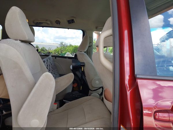 2015 TOYOTA SIENNA LE 8 PASSENGER — I8
