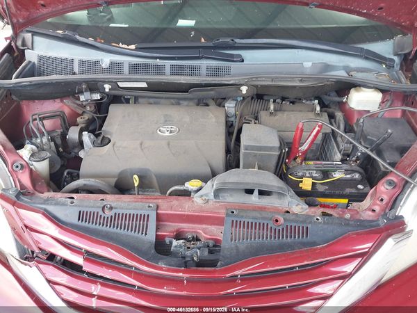 2015 TOYOTA SIENNA LE 8 PASSENGER — I10