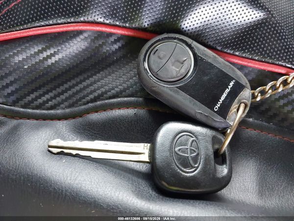 2015 TOYOTA SIENNA LE 8 PASSENGER — I11