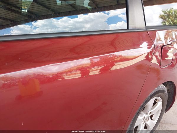2015 TOYOTA SIENNA LE 8 PASSENGER — I153