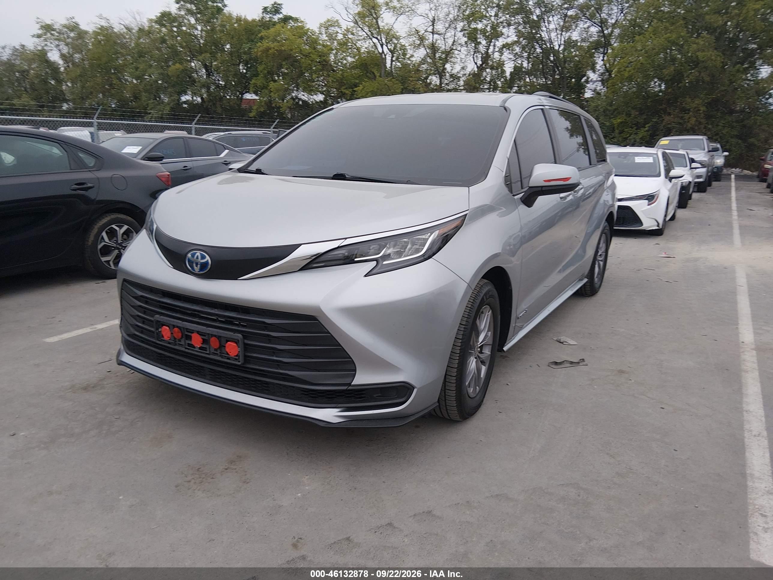 2021 TOYOTA SIENNA LE — I2