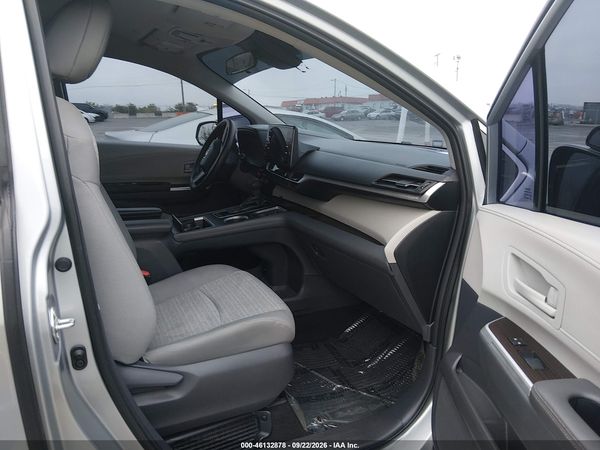 2021 TOYOTA SIENNA LE — I5