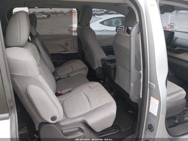 2021 TOYOTA SIENNA LE — I8