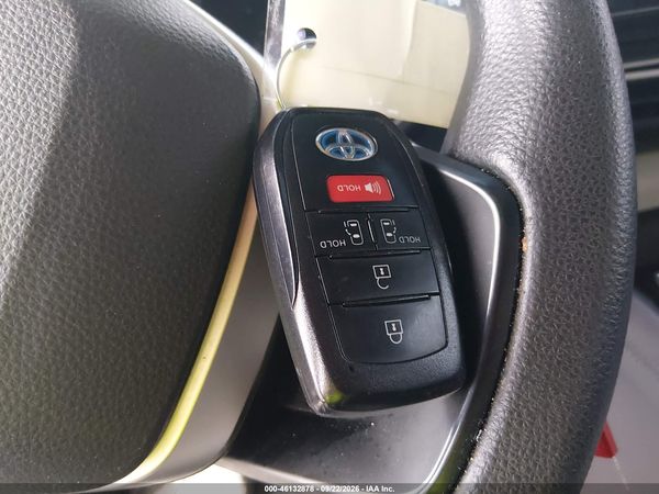 2021 TOYOTA SIENNA LE — I11