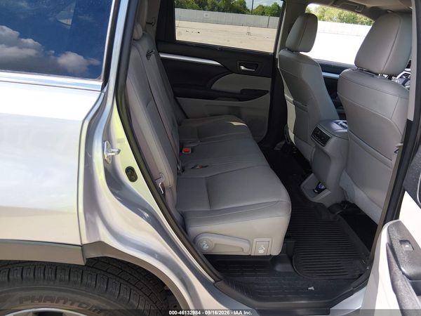 2016 TOYOTA HIGHLANDER XLE V6 — I8