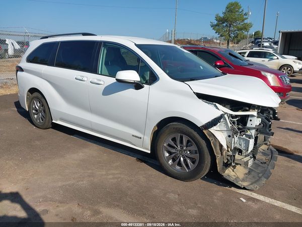 2021 TOYOTA SIENNA LE — I1