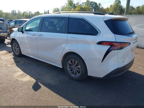2021 TOYOTA SIENNA LE — I3