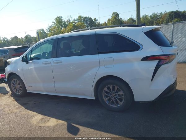 2021 TOYOTA SIENNA LE — I117