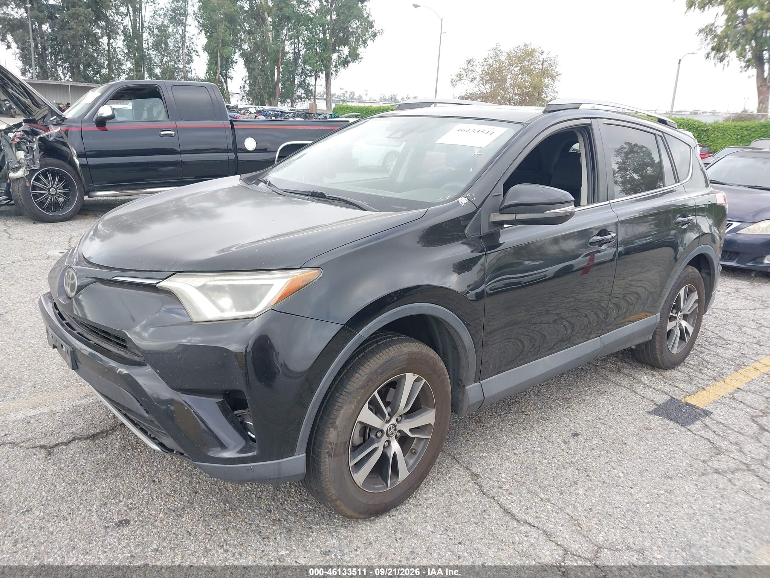 2018 TOYOTA RAV4 XLE — I2
