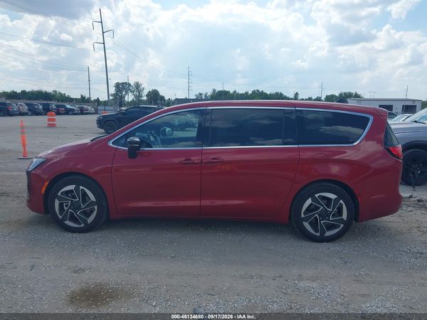 2027 CHRYSLER PACIFICA Limited — I117