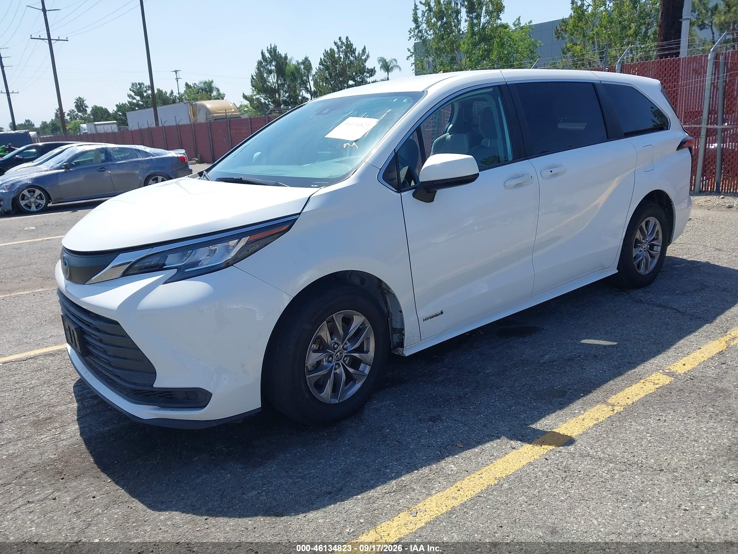 2021 TOYOTA SIENNA LE — I2