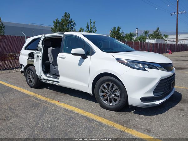 2021 TOYOTA SIENNA LE — I1