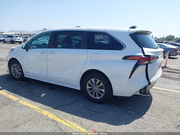 2021 TOYOTA SIENNA LE — I3