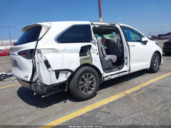 2021 TOYOTA SIENNA LE — I4