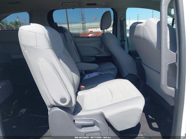 2021 TOYOTA SIENNA LE — I8