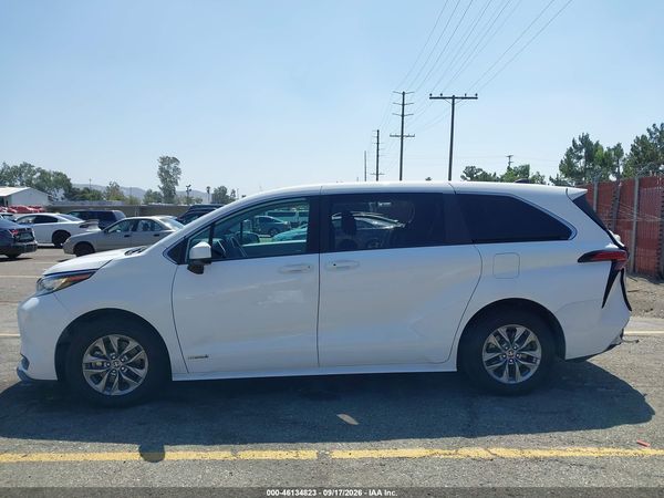 2021 TOYOTA SIENNA LE — I117