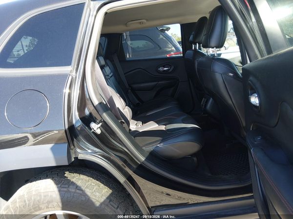 2016 JEEP CHEROKEE TRAILHAWK — I8