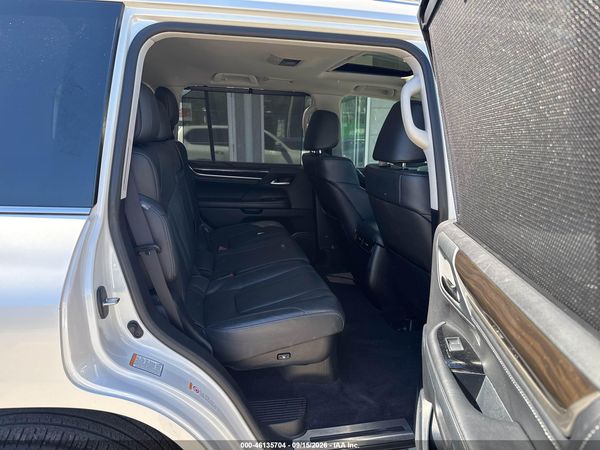 2018 LEXUS LX 570 TWO-ROW — I8