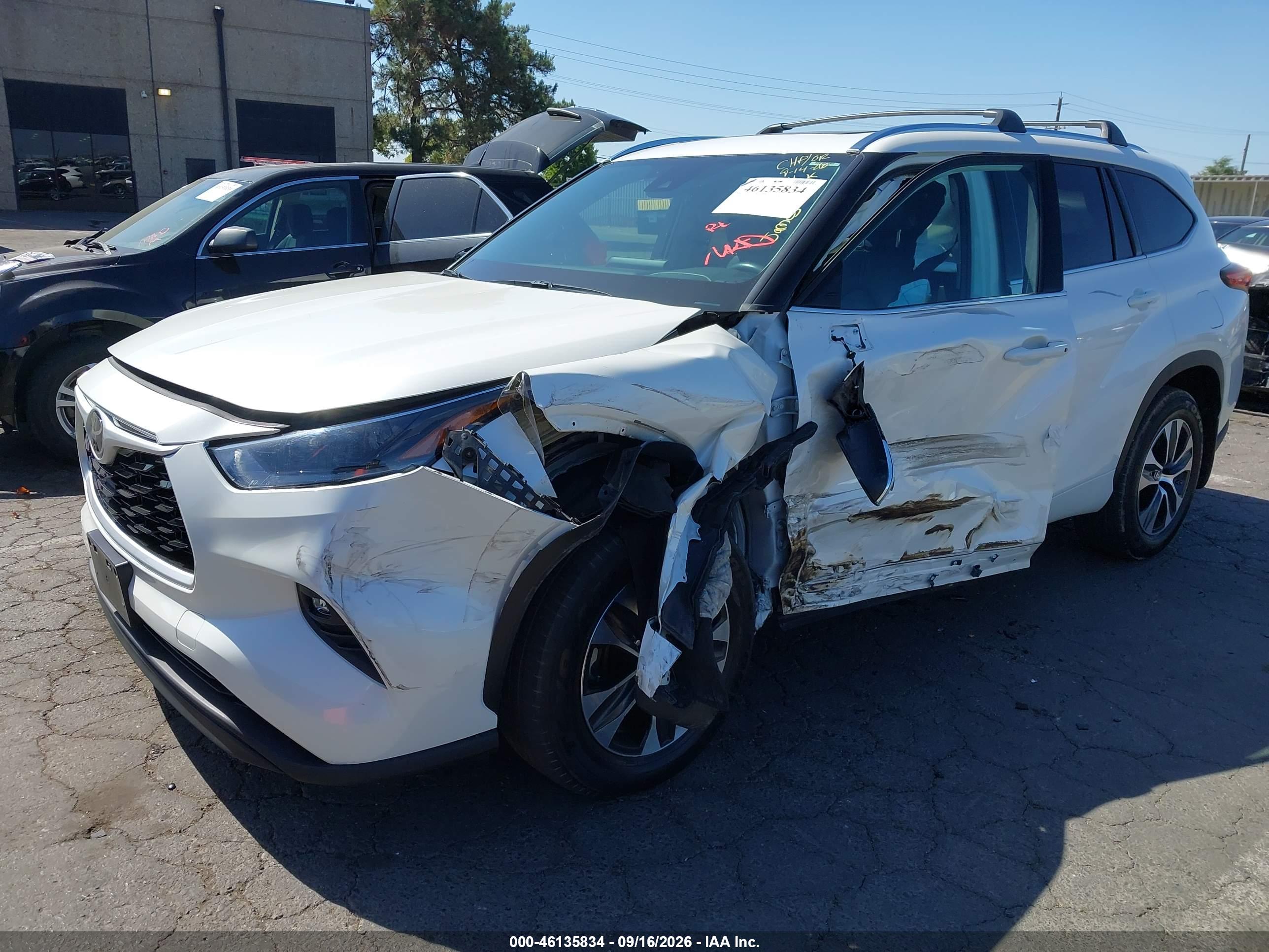 2021 TOYOTA HIGHLANDER XLE — I2