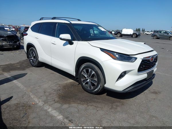 2021 TOYOTA HIGHLANDER XLE — I1
