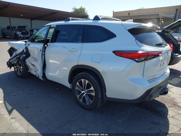 2021 TOYOTA HIGHLANDER XLE — I3