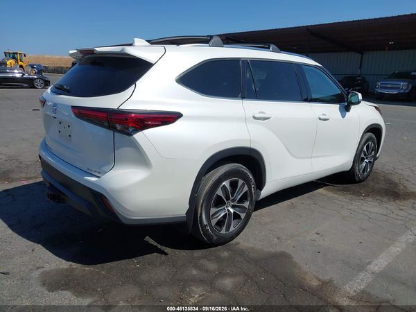 2021 TOYOTA HIGHLANDER XLE — I4