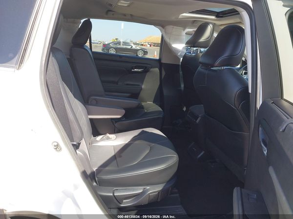 2021 TOYOTA HIGHLANDER XLE — I8
