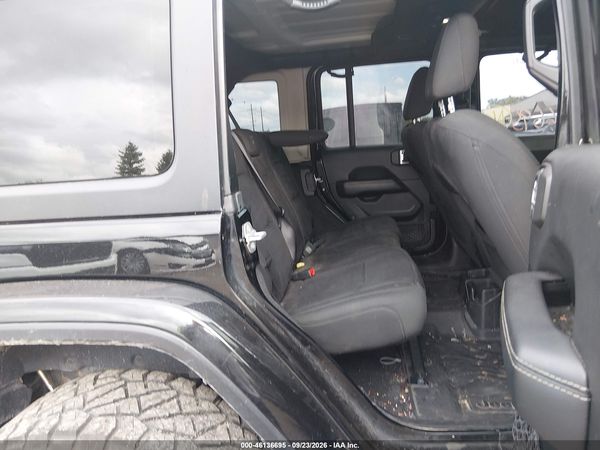 2018 JEEP WRANGLER UNLIMITED SAHARA 4X4 — I8