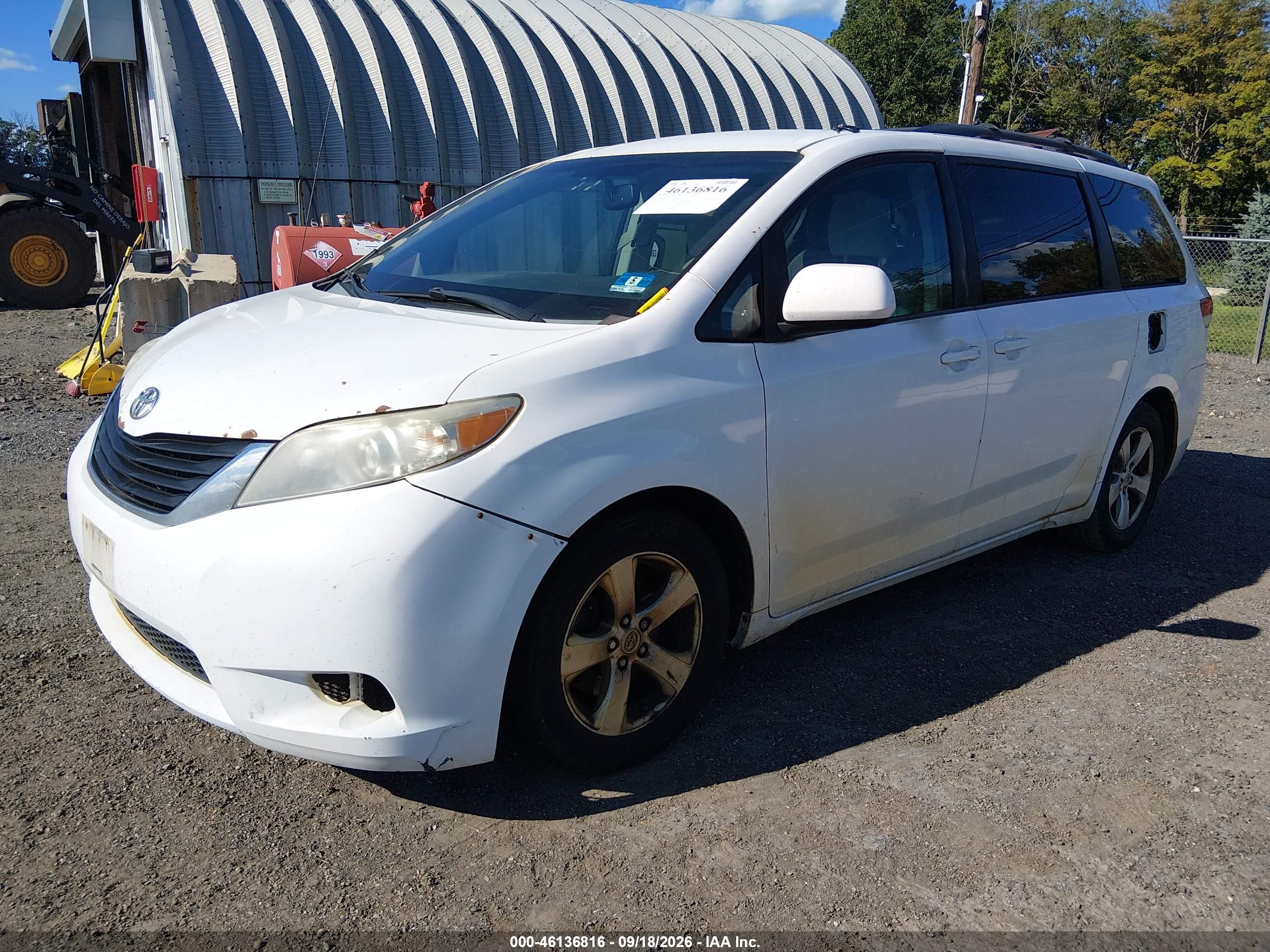 2013 TOYOTA SIENNA LE V6 8 PASSENGER — I2