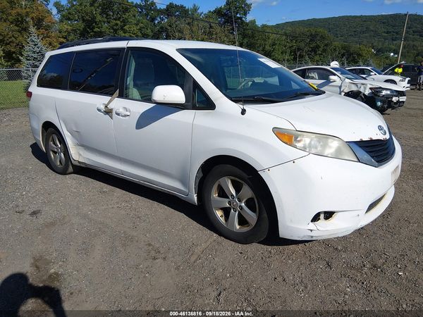 2013 TOYOTA SIENNA LE V6 8 PASSENGER — I1