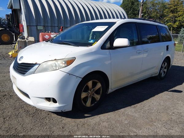2013 TOYOTA SIENNA — I2