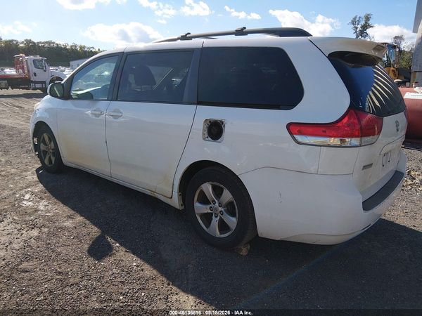 2013 TOYOTA SIENNA LE V6 8 PASSENGER — I3