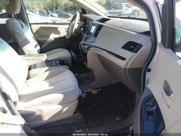 2013 TOYOTA SIENNA LE V6 8 PASSENGER — I5