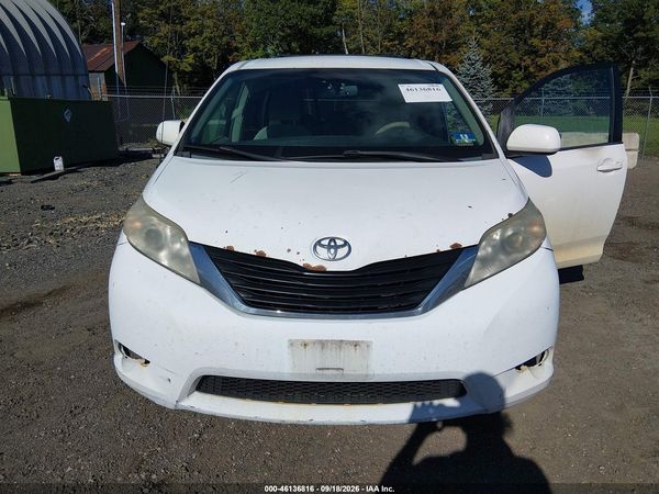 2013 TOYOTA SIENNA LE V6 8 PASSENGER — I6