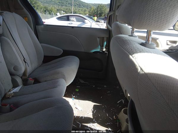 2013 TOYOTA SIENNA LE V6 8 PASSENGER — I8