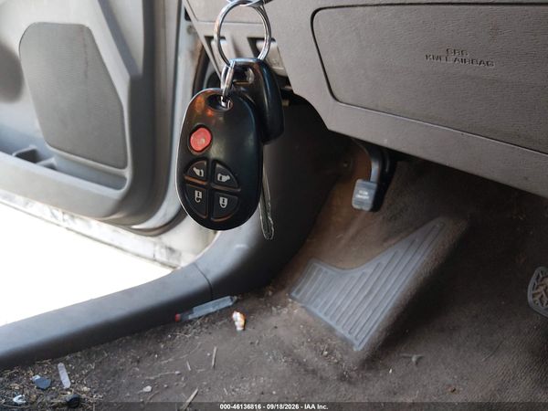 2013 TOYOTA SIENNA LE V6 8 PASSENGER — I11