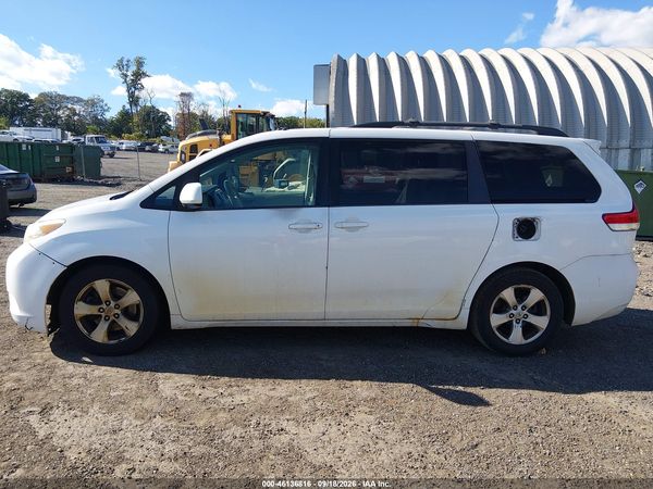 2013 TOYOTA SIENNA LE V6 8 PASSENGER — I117