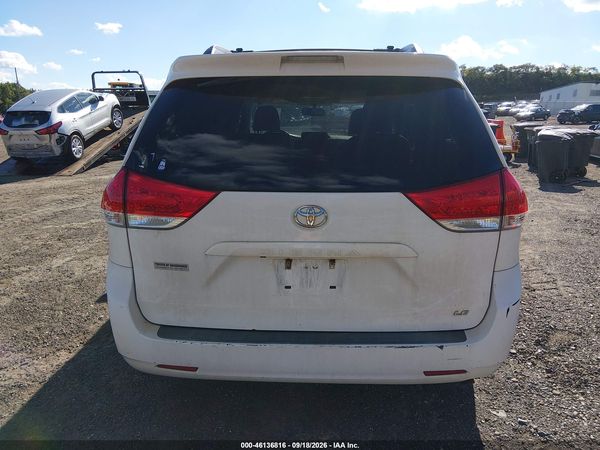 2013 TOYOTA SIENNA LE V6 8 PASSENGER — I119
