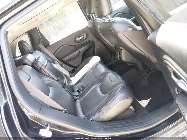 2016 JEEP CHEROKEE LIMITED — I8
