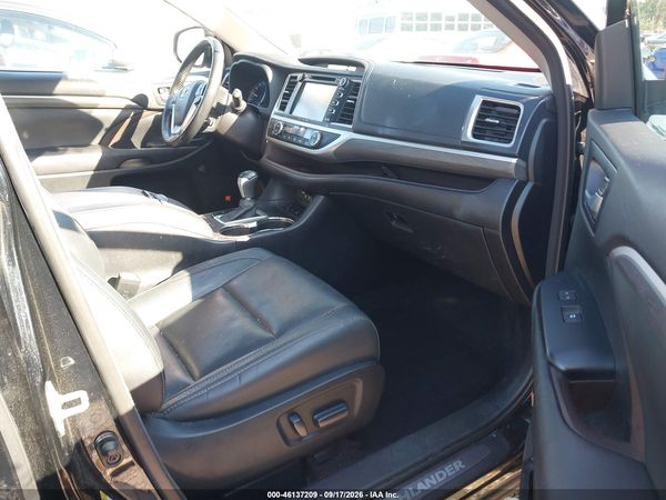 2017 TOYOTA HIGHLANDER LIMITED PLATINUM — I152