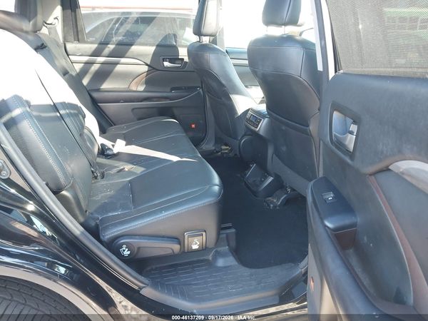 2017 TOYOTA HIGHLANDER LIMITED PLATINUM — I153