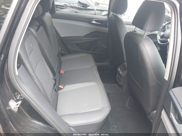 2024 VOLKSWAGEN TAOS 1.5T SE — I8