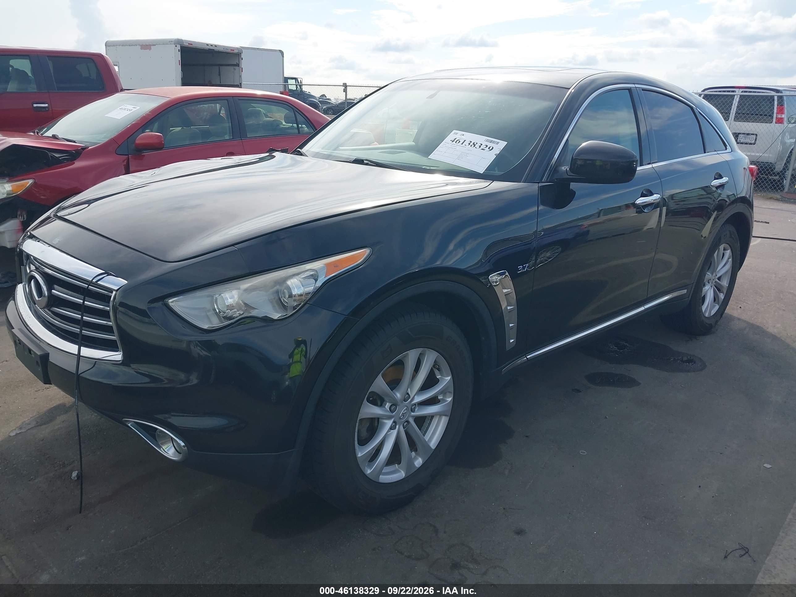 2016 INFINITI QX70 — I2