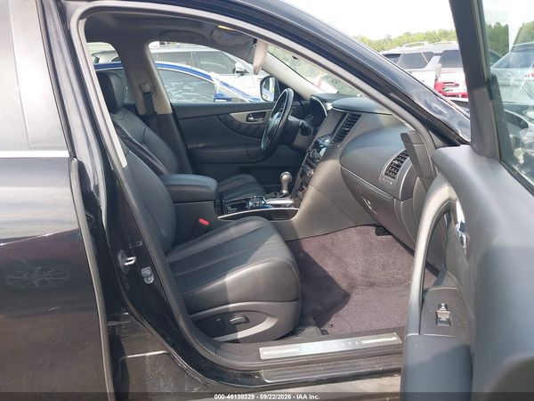 2016 INFINITI QX70 — I5