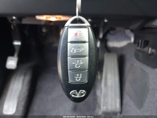 2016 INFINITI QX70 — I11