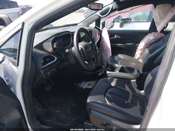 2025 CHRYSLER PACIFICA SELECT — I5